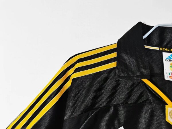1999-01 Real Madrid Away Retro Jersey - Image 5