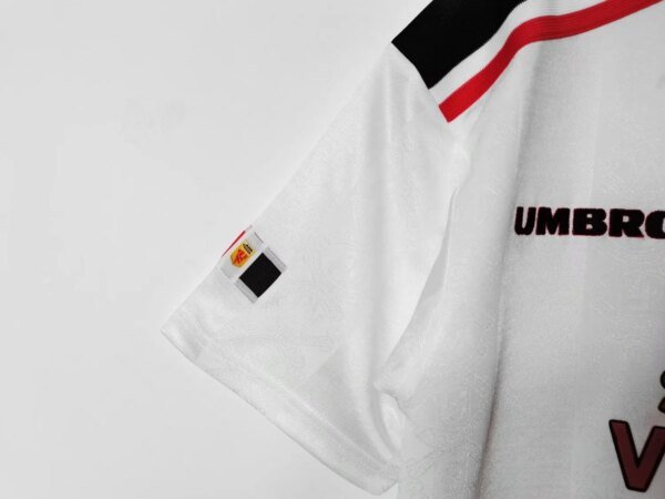 1998-99 Manchester United Away Retro Jersey - Image 8