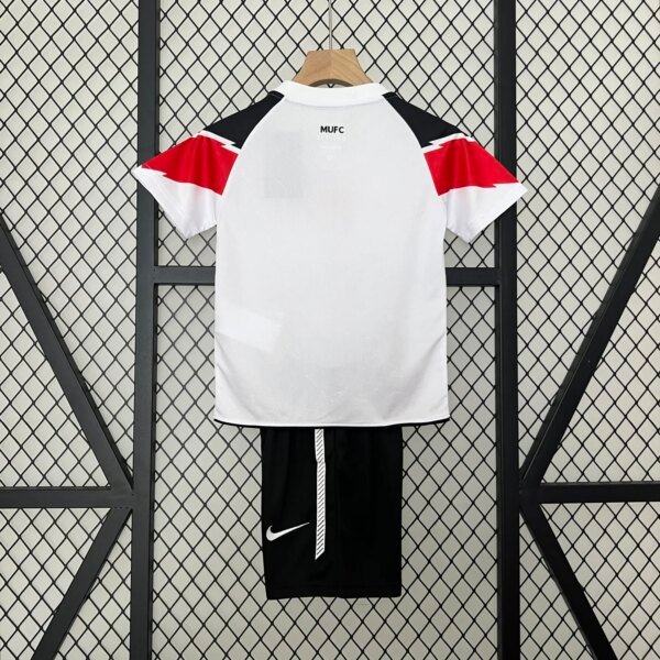 Retro 10-11 Manchester United Champions League Away Kids Kit - Image 7
