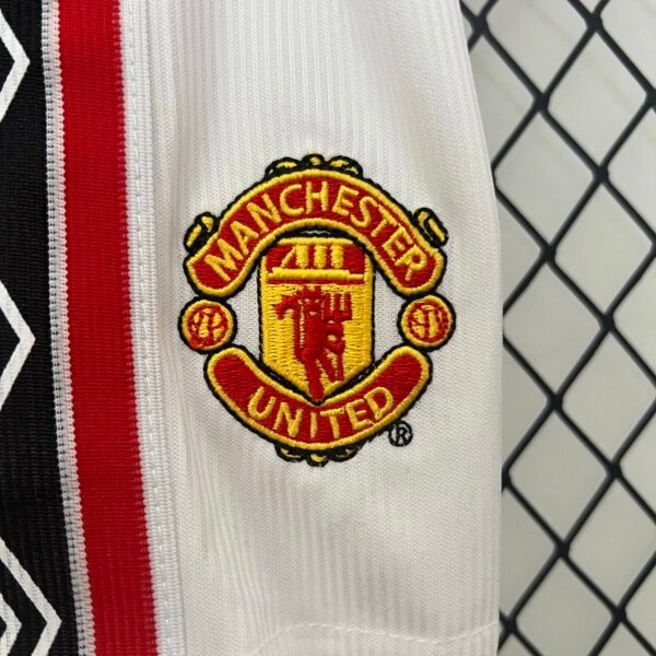 Retro 98-99 Manchester United  Home Kids Kit - Image 3