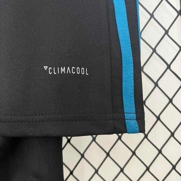 Retro17-18 Real Madrid Away Kids Kit - Image 3