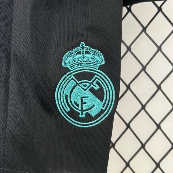 Retro17-18 Real Madrid Away Kids Kit - Image 4