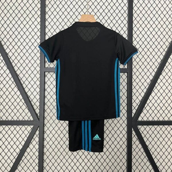 Retro17-18 Real Madrid Away Kids Kit - Image 5