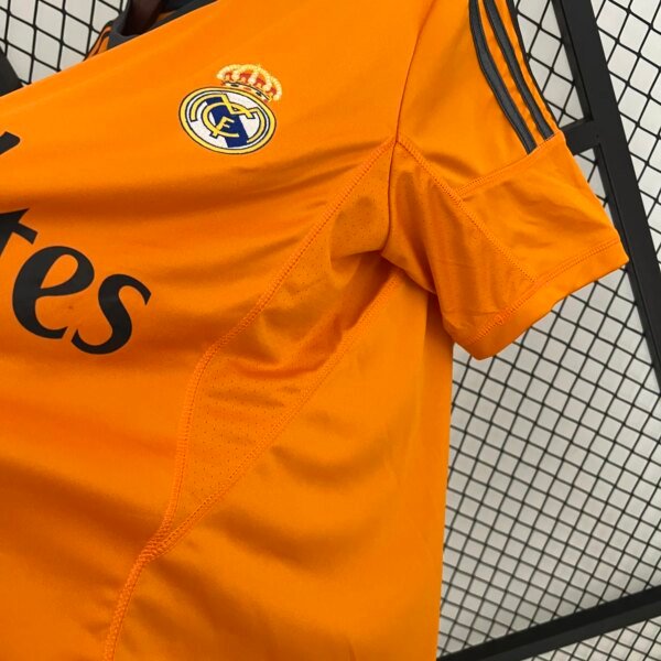 2013-14 Real Madrid Third Retro Jersey - Image 4