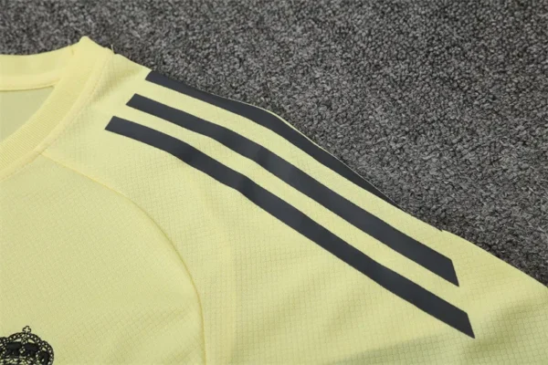 25-26 Real Madrid Short Sleeve Training Suit - Image 11